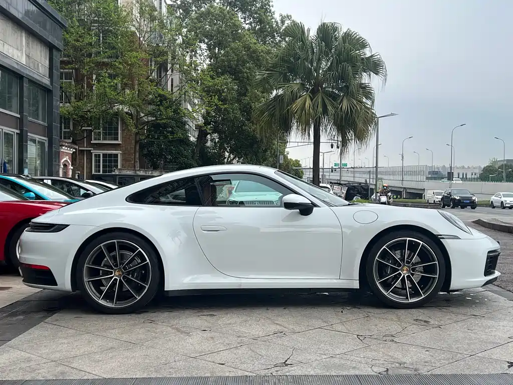 Porsche 911 2024