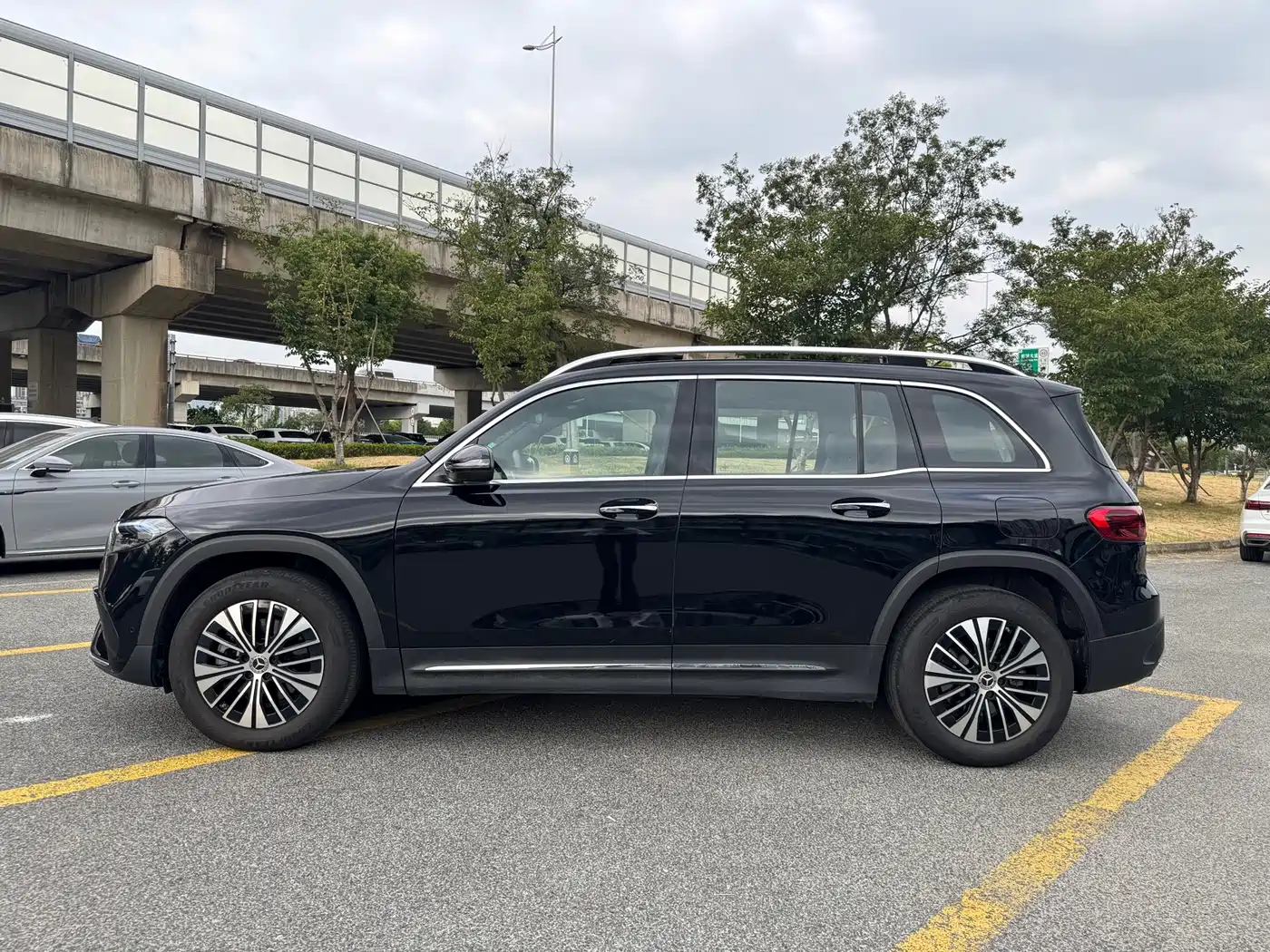 Mercedes-Benz EQB 2025