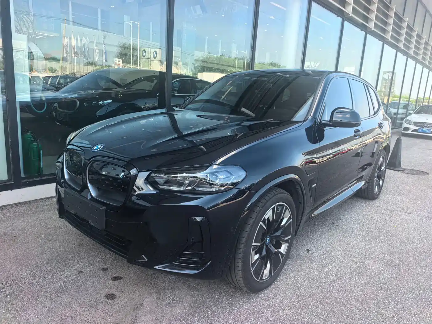 BMW iX3 2025