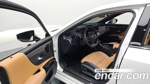 Lexus ES 2024