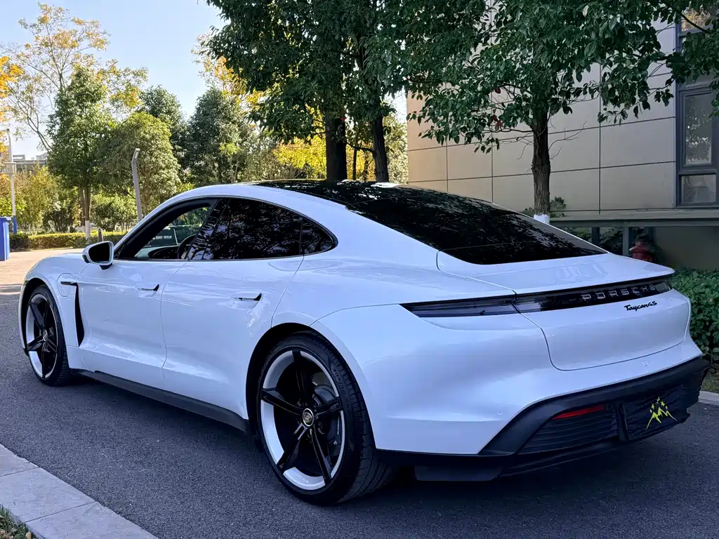 Porsche Taycan 2021