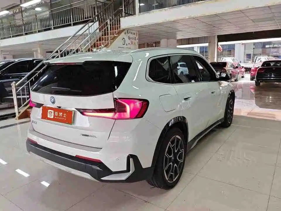 BMW iX1 2024