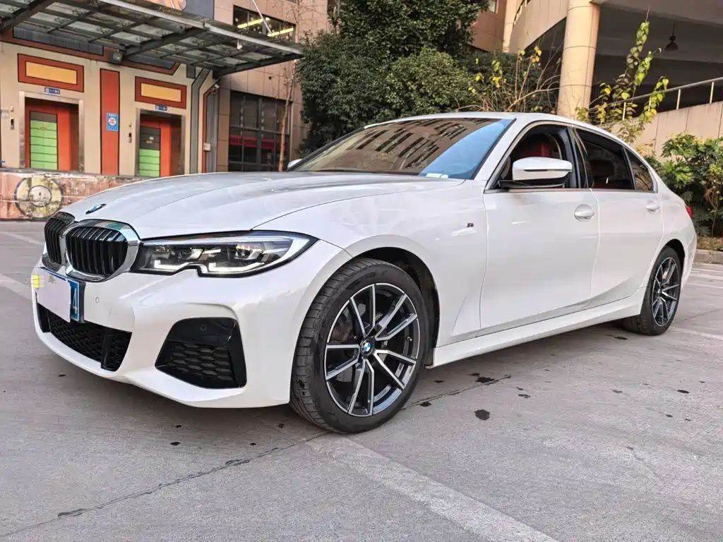 BMW 3 серии 2022