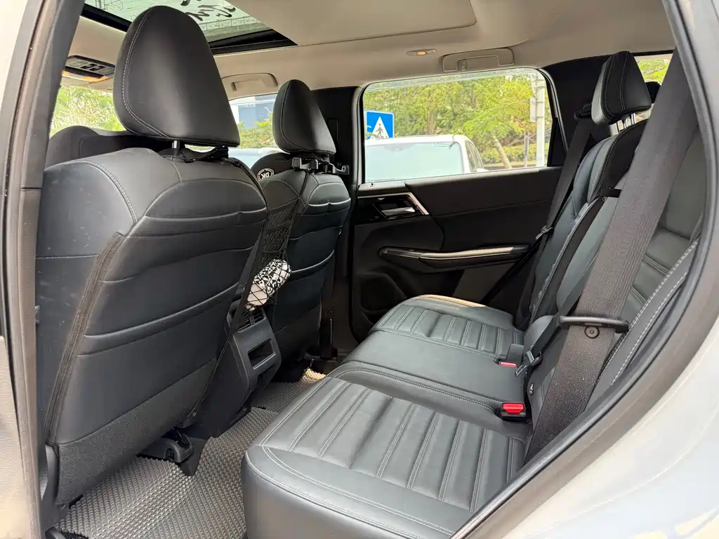 Mitsubishi Outlander 2023
