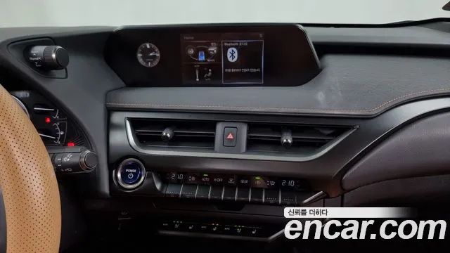 Lexus UX 2021