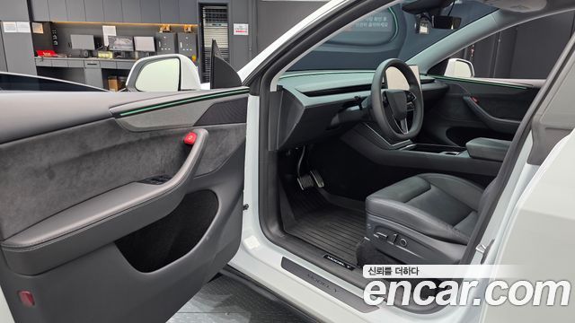 Tesla Model Y 2025
