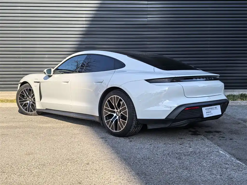 Porsche Taycan 2021