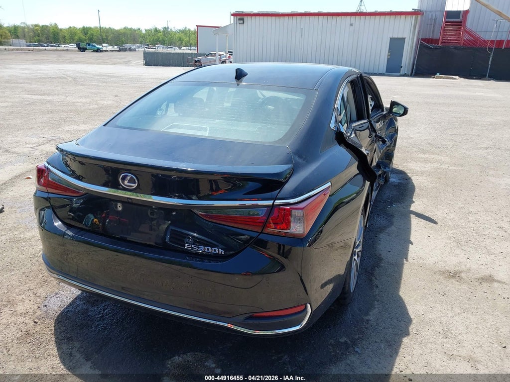 Lexus ES 2021