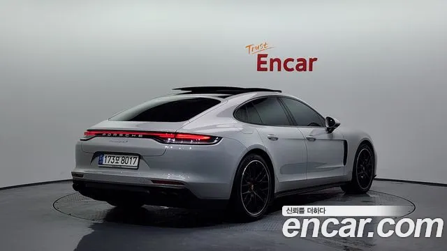 Porsche Panamera 2021