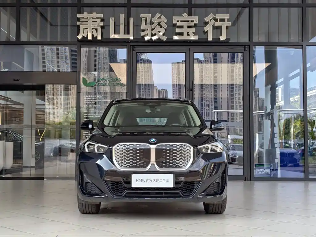 BMW iX1 2025