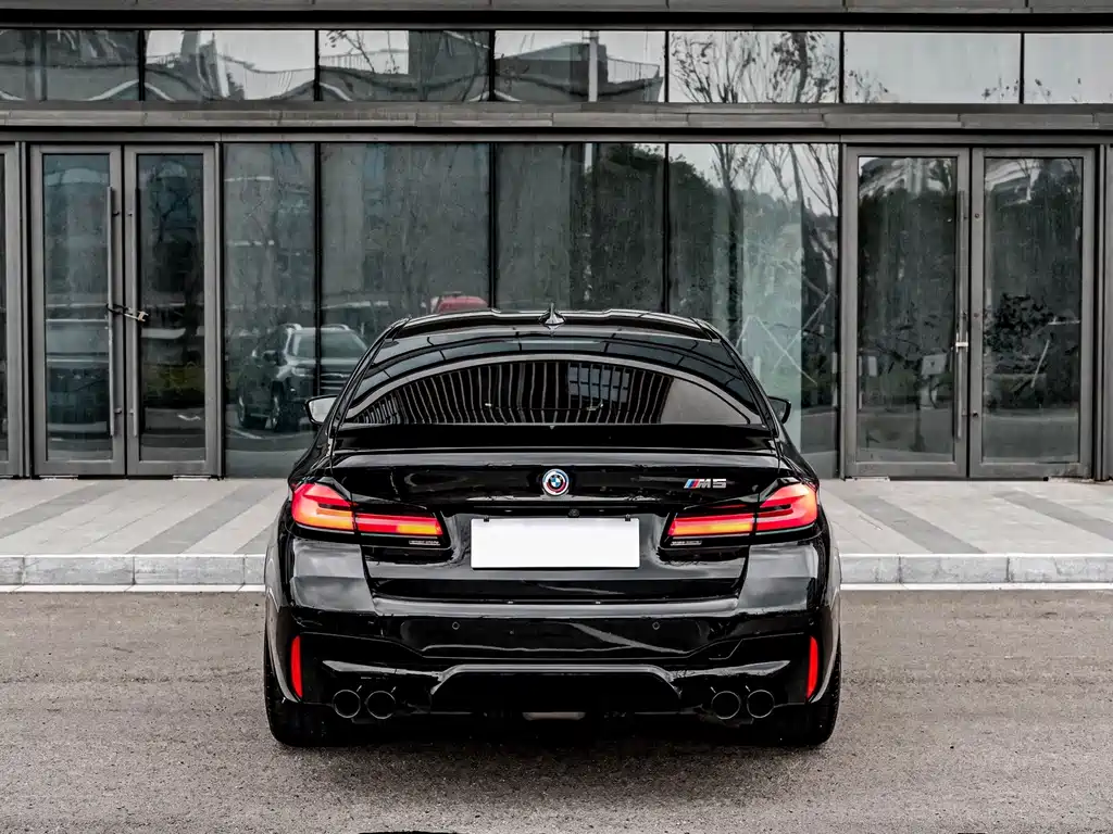 BMW M5 2022