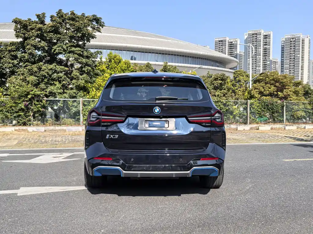 BMW iX3 2021