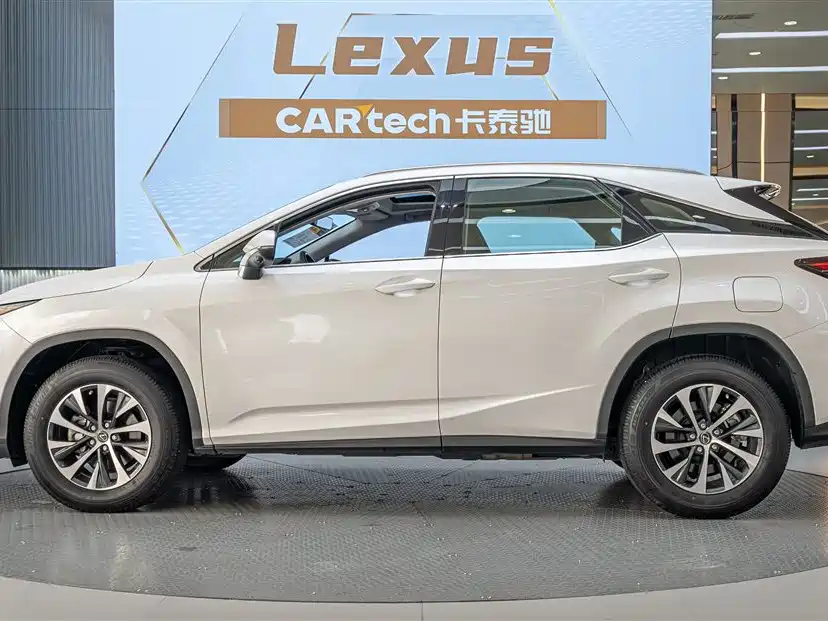 Lexus RX 2022