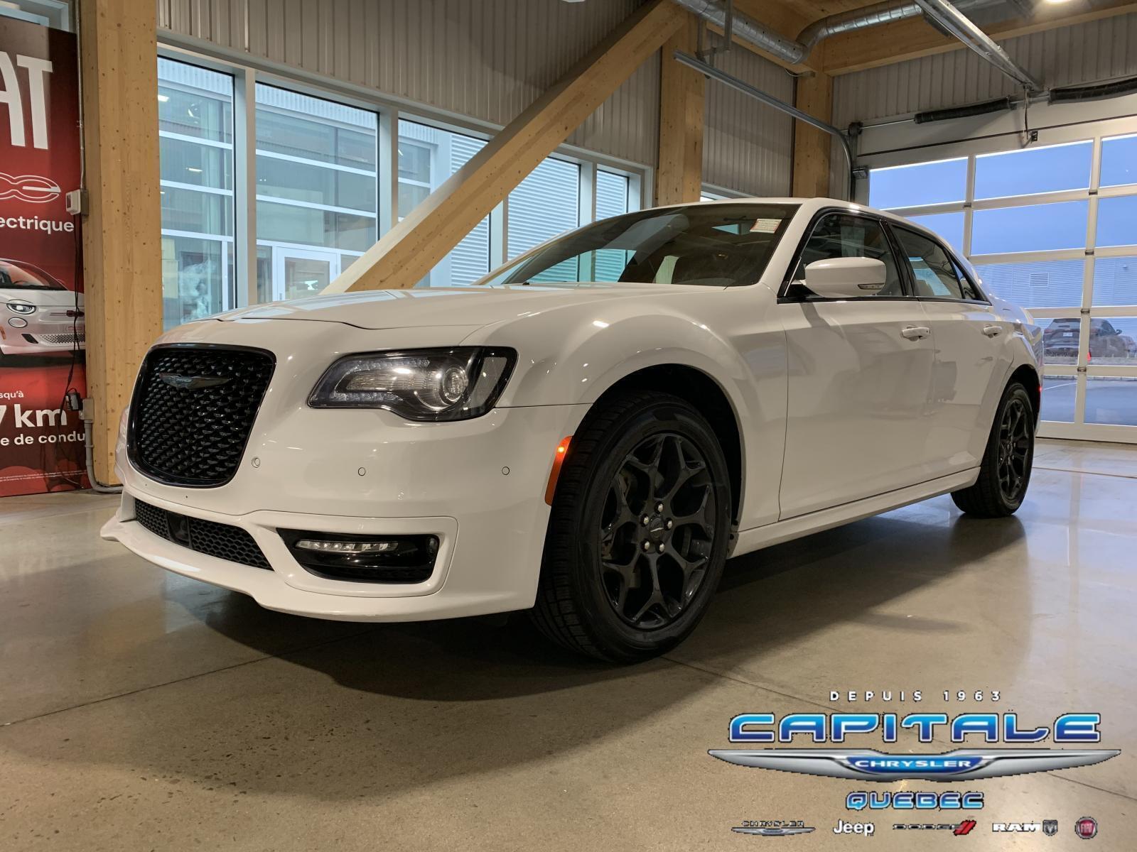 Chrysler 300 2023