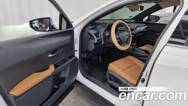 Lexus UX 2021