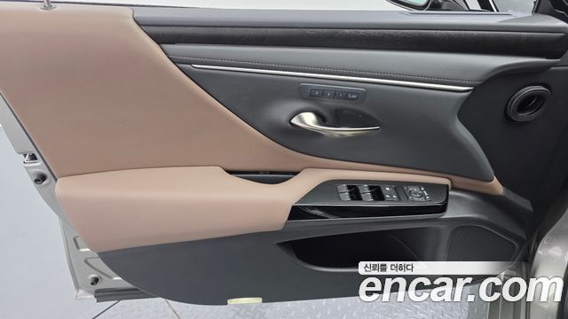Lexus ES 2023
