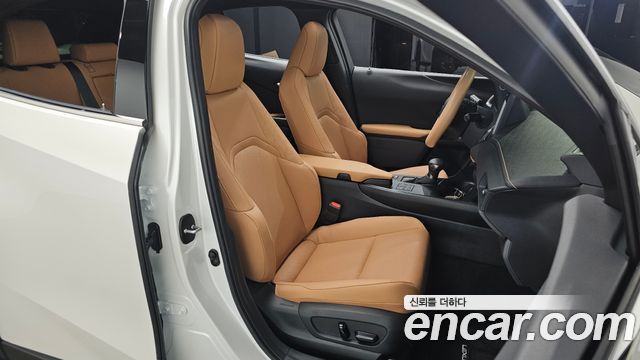 Lexus UX 2024