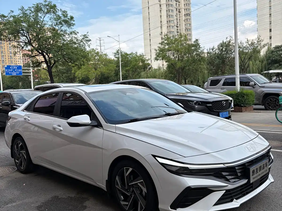 Hyundai Elantra 2023