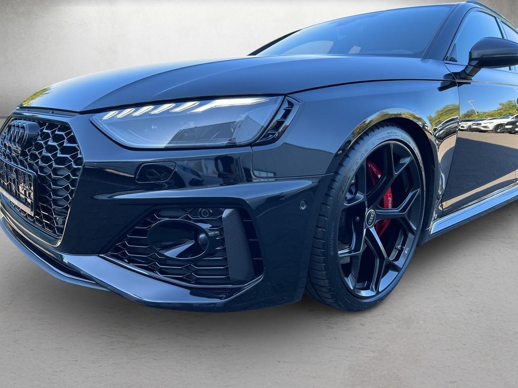 Audi RS4 2024