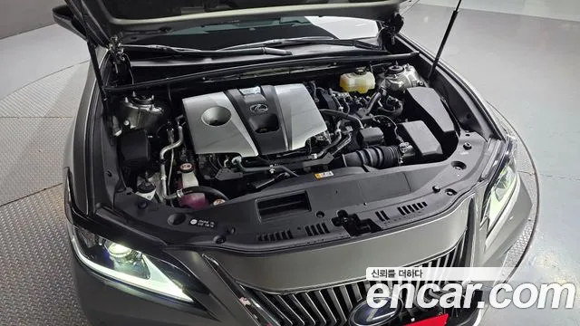 Lexus ES 2021