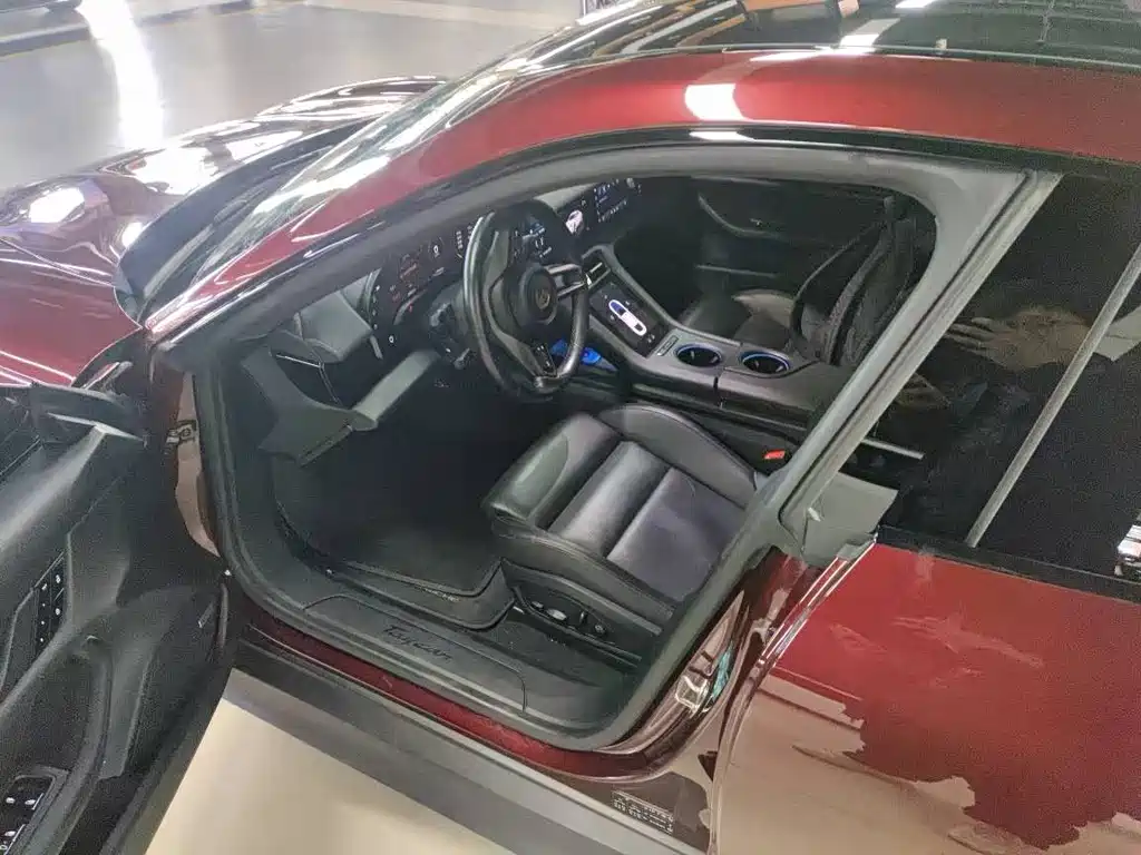 Porsche Taycan 2021