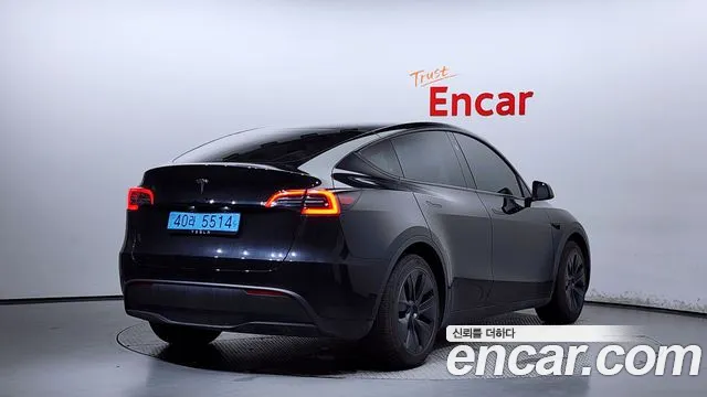 Tesla Model Y 2025