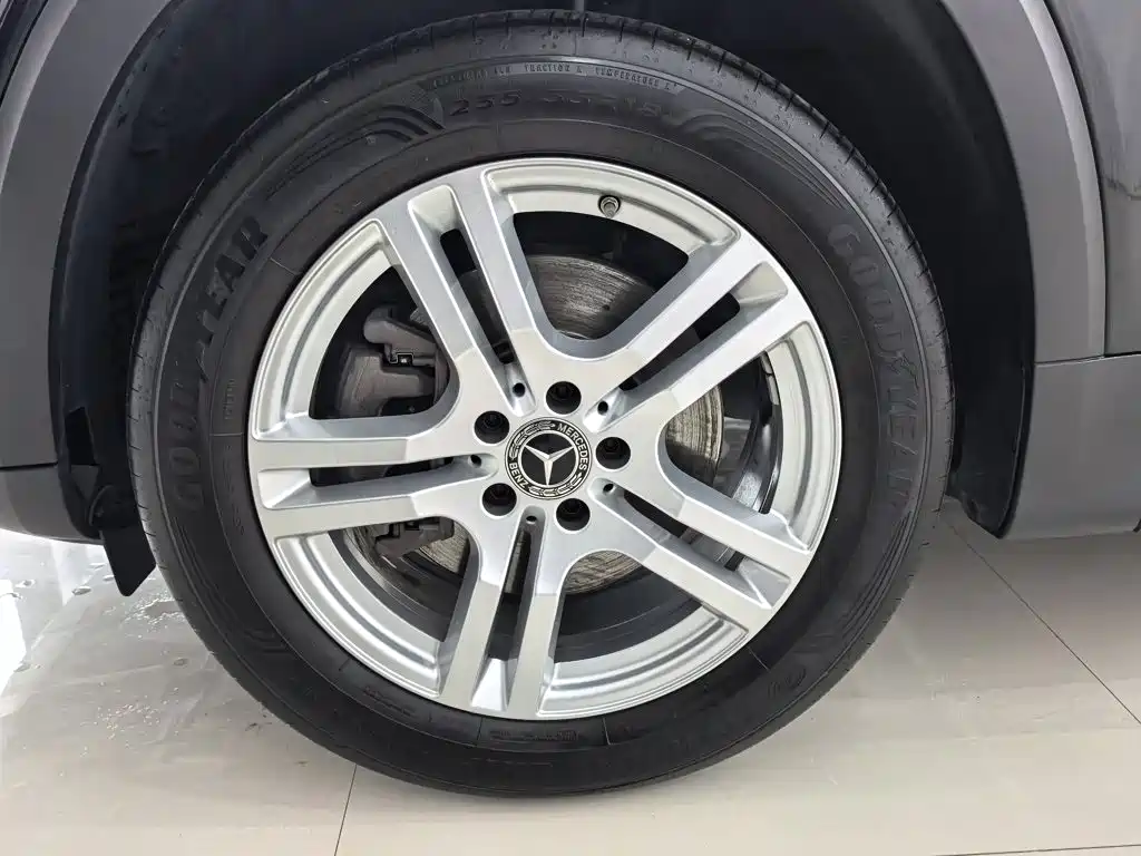 Mercedes-Benz GLB 2023