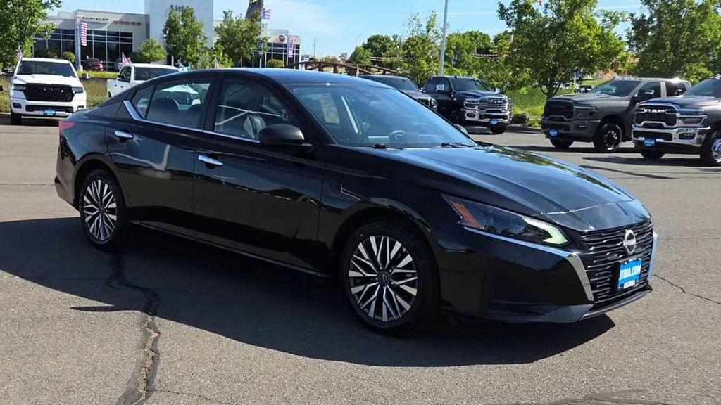 Nissan Altima 2025