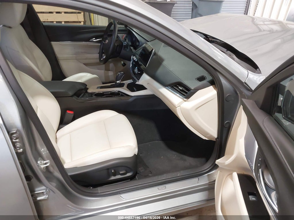 Cadillac CT4 2025