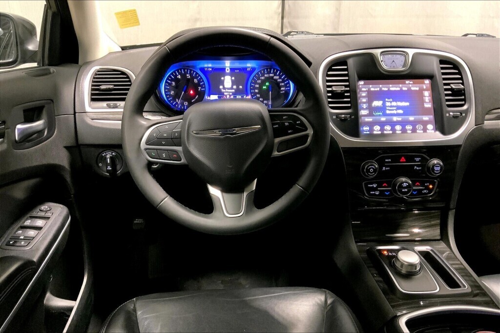 Chrysler 300 2022