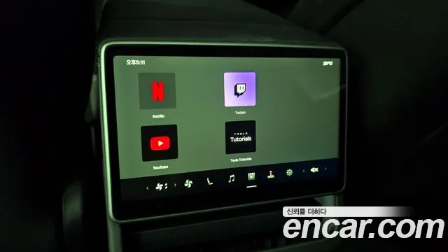 Tesla Model Y 2025
