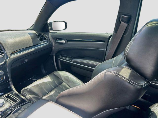 Chrysler 300 2022