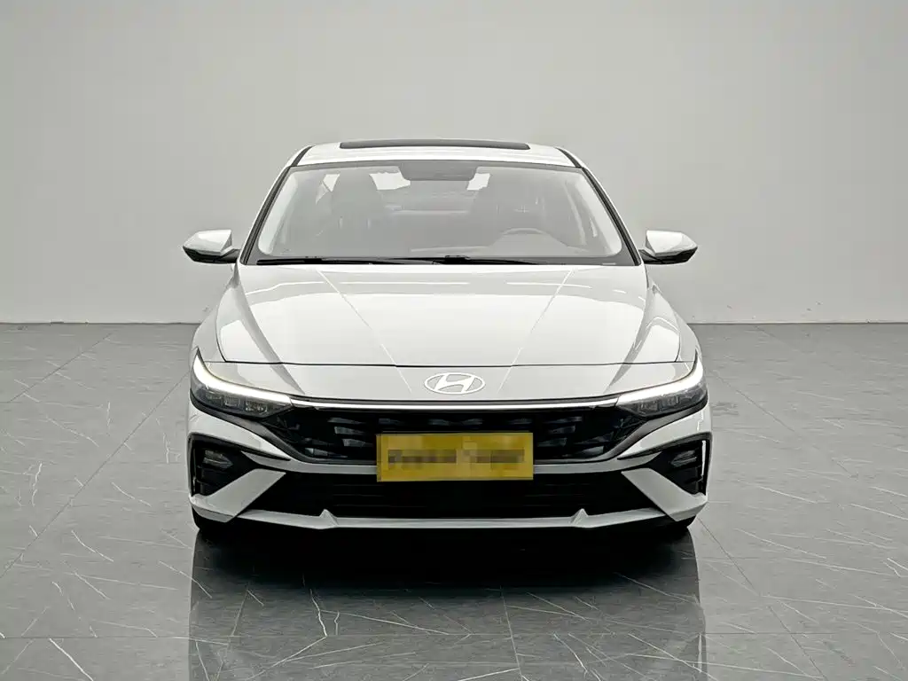 Hyundai Elantra 2025