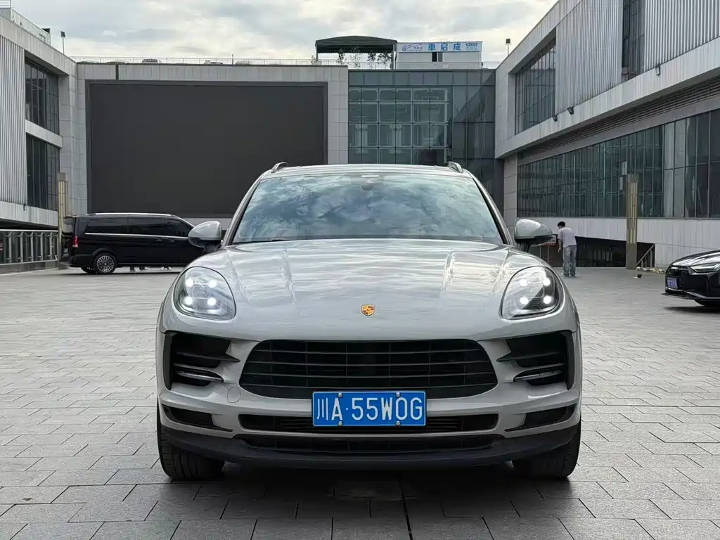 Porsche Macan 2021