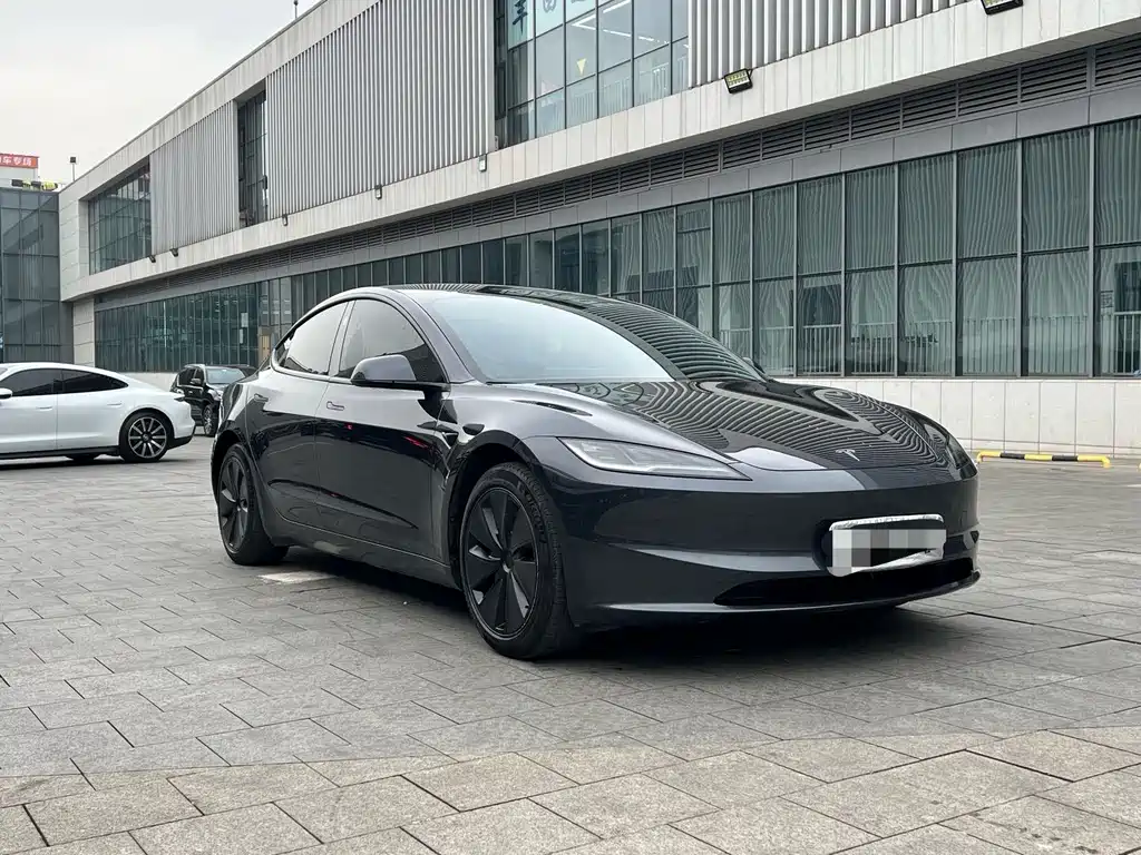 Tesla Model 3 2024