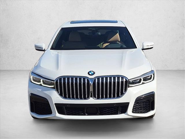 BMW 750 2021