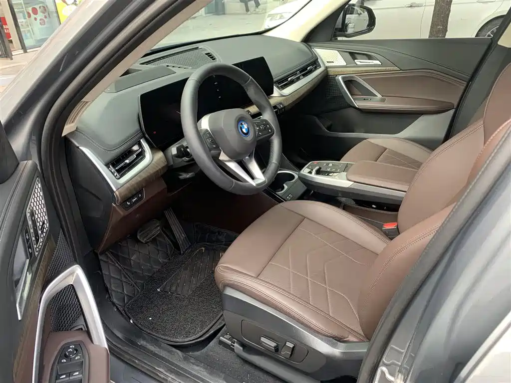 BMW iX1 2024