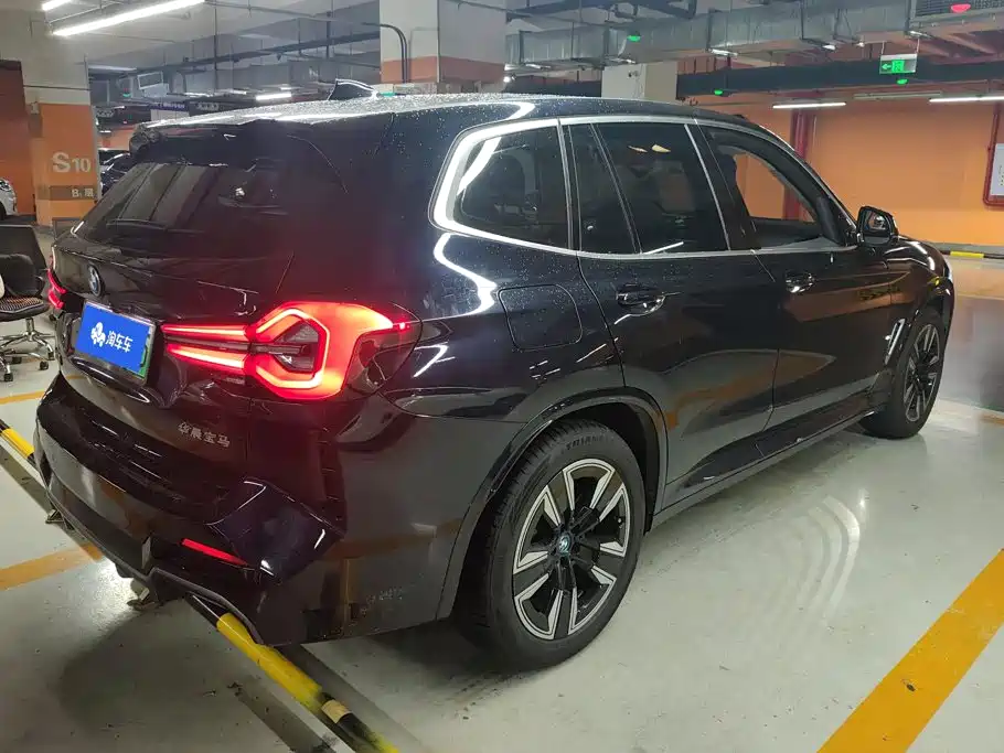 BMW iX3 2023