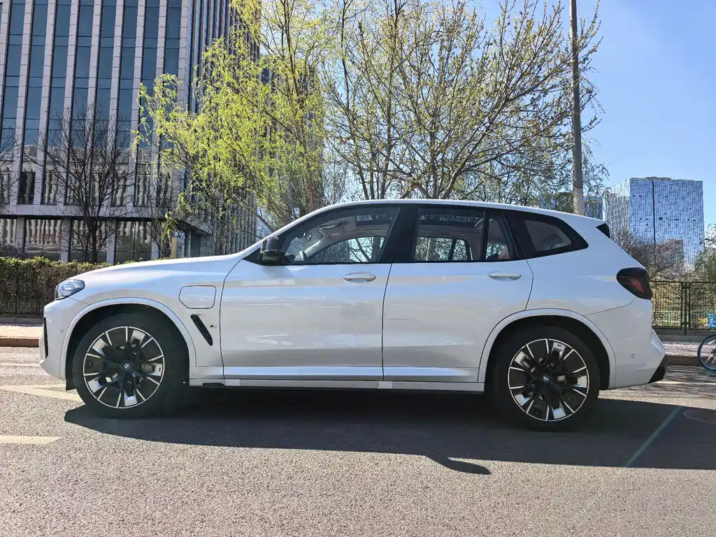 BMW iX3 2024