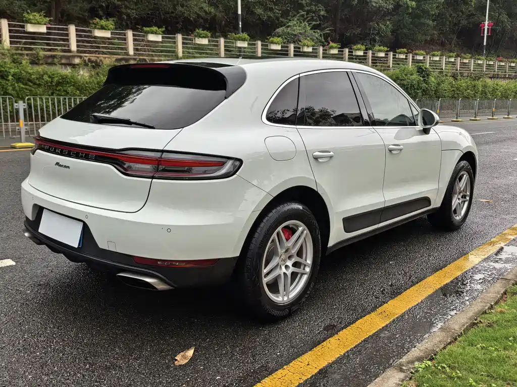 Porsche Macan 2021