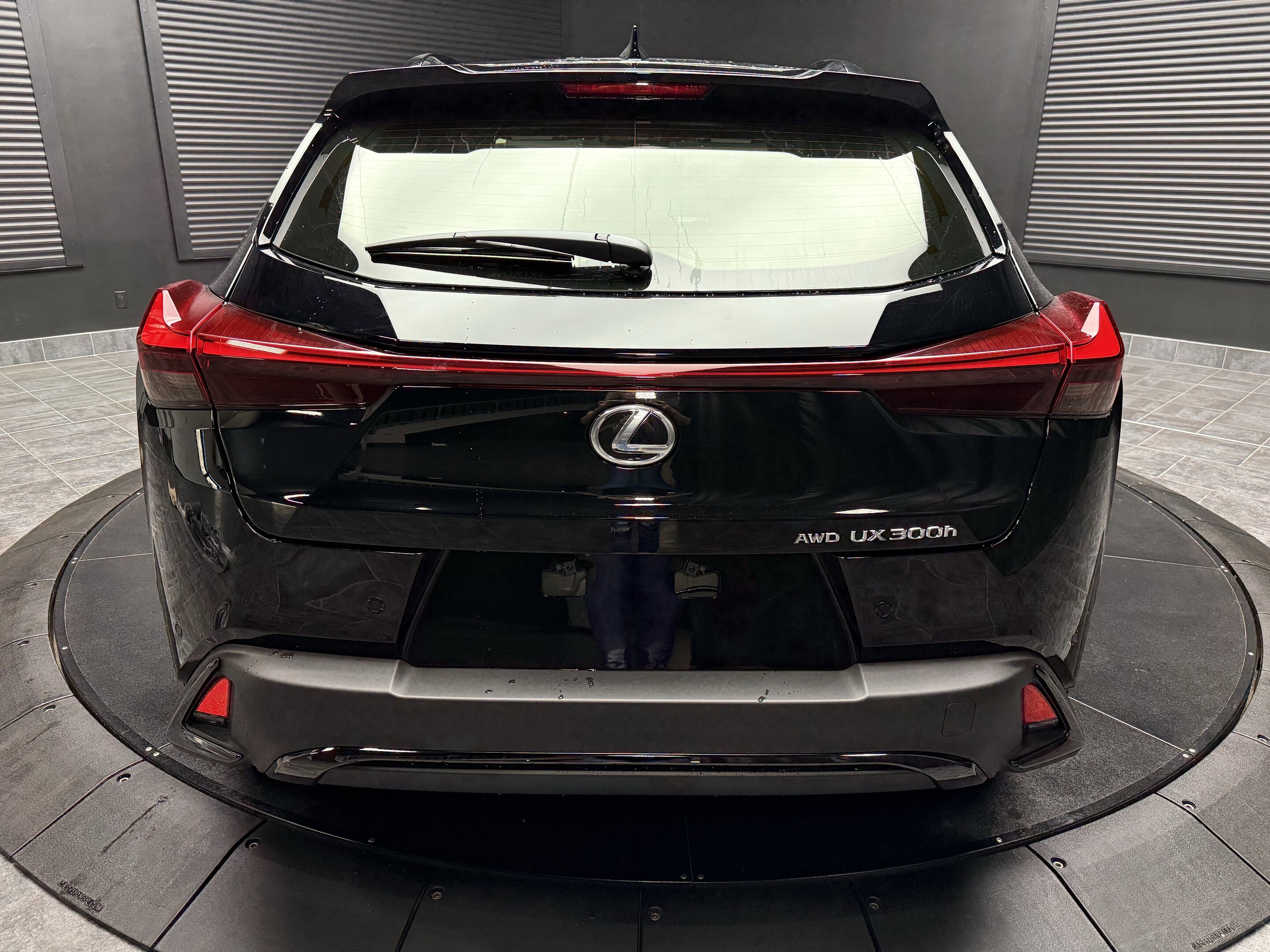 Lexus UX 2025