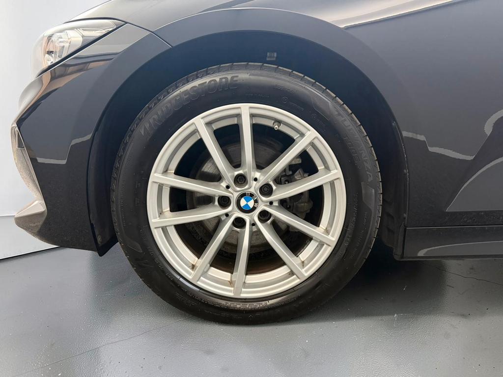 BMW 318 2023