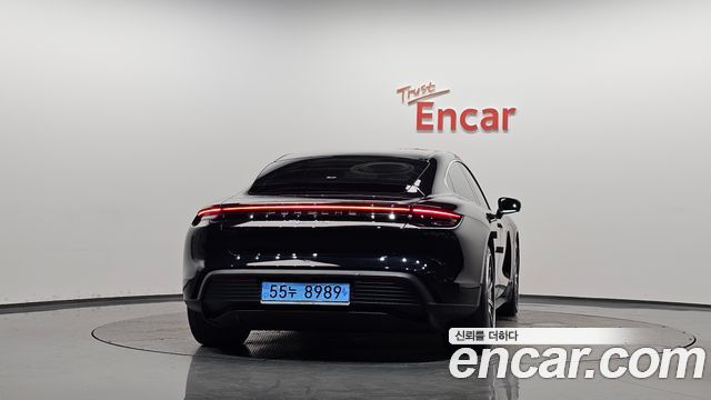 Porsche Taycan 2021