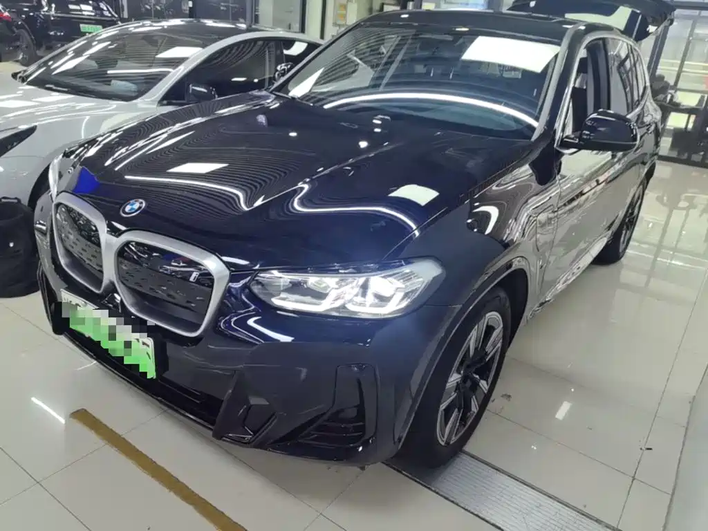 BMW iX3 2024