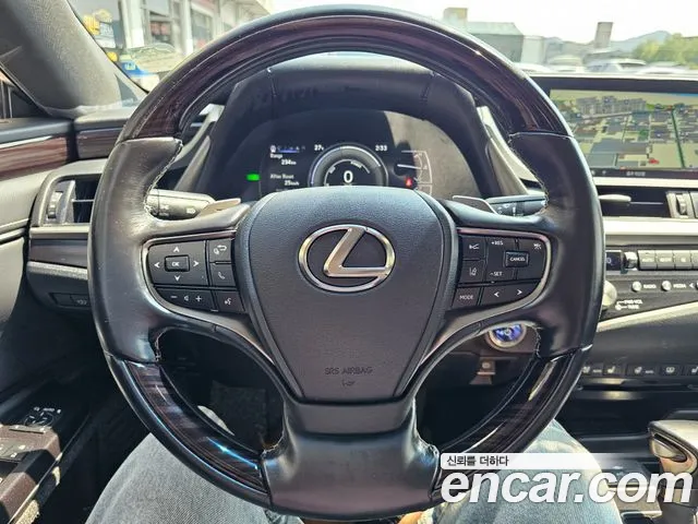 Lexus ES 2021