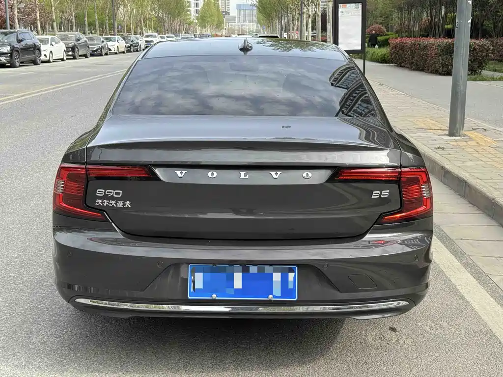 Volvo S90 2023