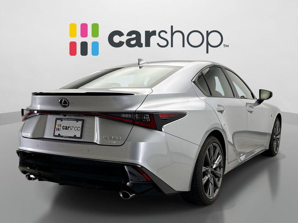 Lexus IS 2025