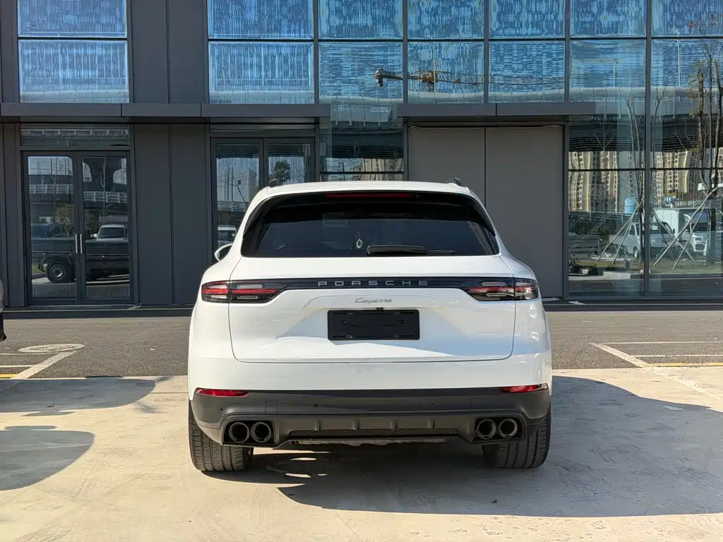 Porsche Cayenne 2021