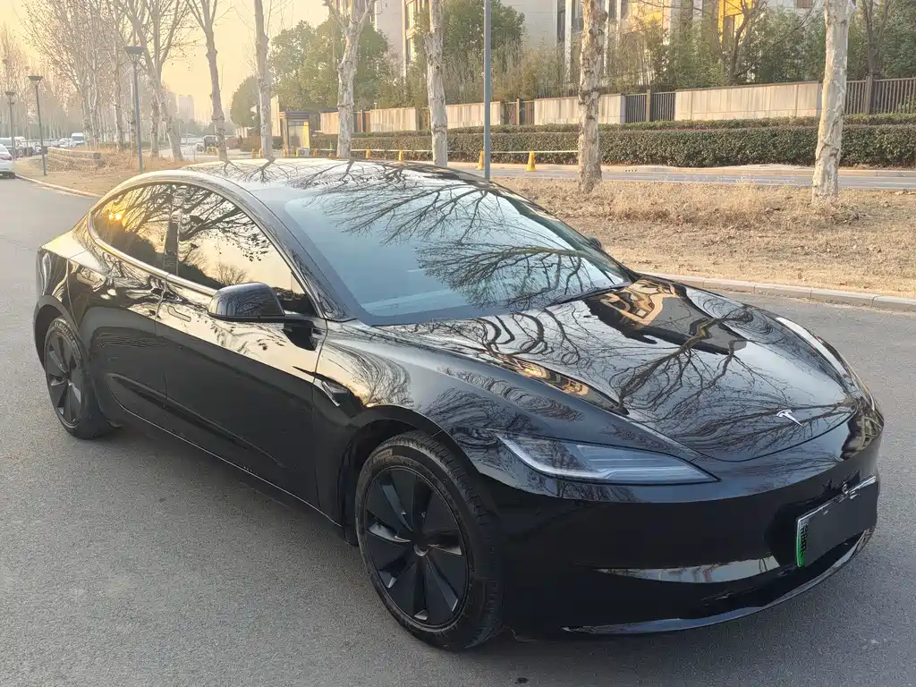 Tesla Model 3 2024