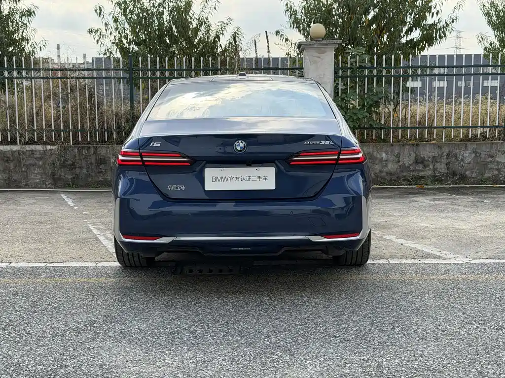 BMW i5 2024